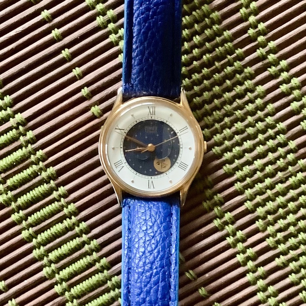 Vintage Timex M CELL Blue Star Moon Phase Quartz wristwatch - Picture 2 of 14